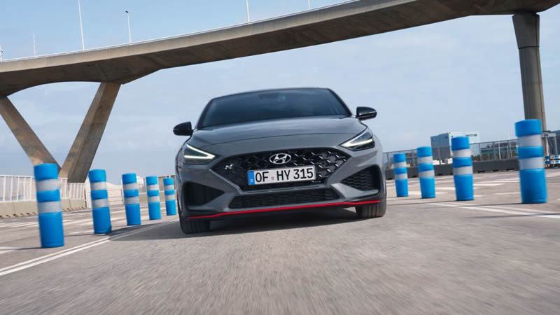 Hyundai i30 N Fastback - přední pohled na nový nárazník s průduchy