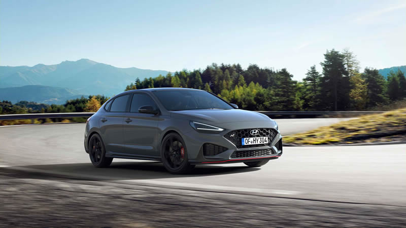 Hyundai i30 N Fastback - jízda po silnici