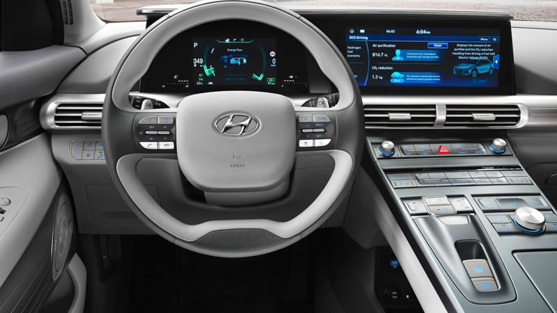 Hyundai NEXO - pohled na volant a přístrojovou desku