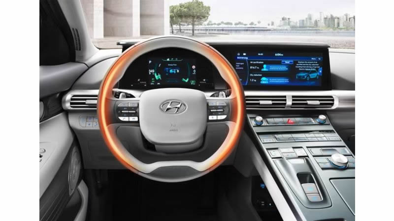 Hyundai NEXO - pohled na přístrojovou desku s vyhřívaným volantem