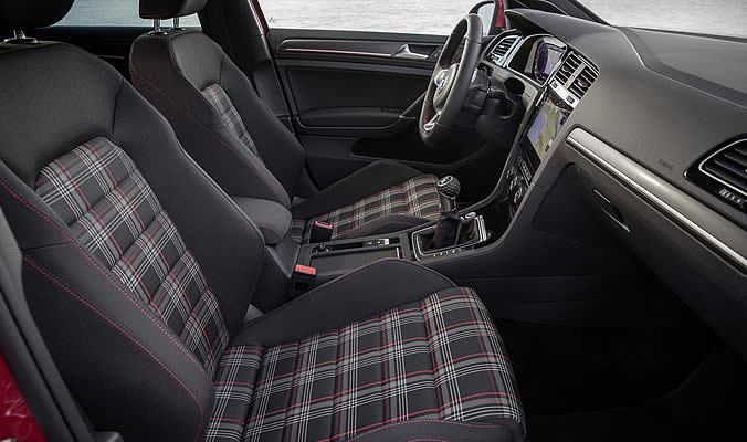 Volkswagen Golf GTI "Performance" - Komfortní sezení