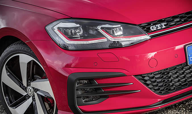 Volkswagen Golf GTI "Performance" - Xenonové světlomety