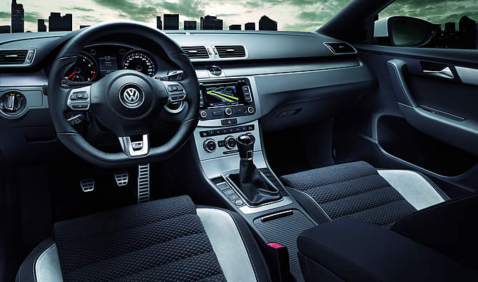 VW Passat R-Line - Interiér