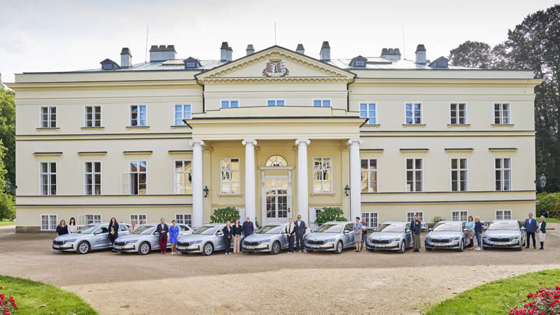 Škoda Auto - 20 vozů organizacím sociální péče